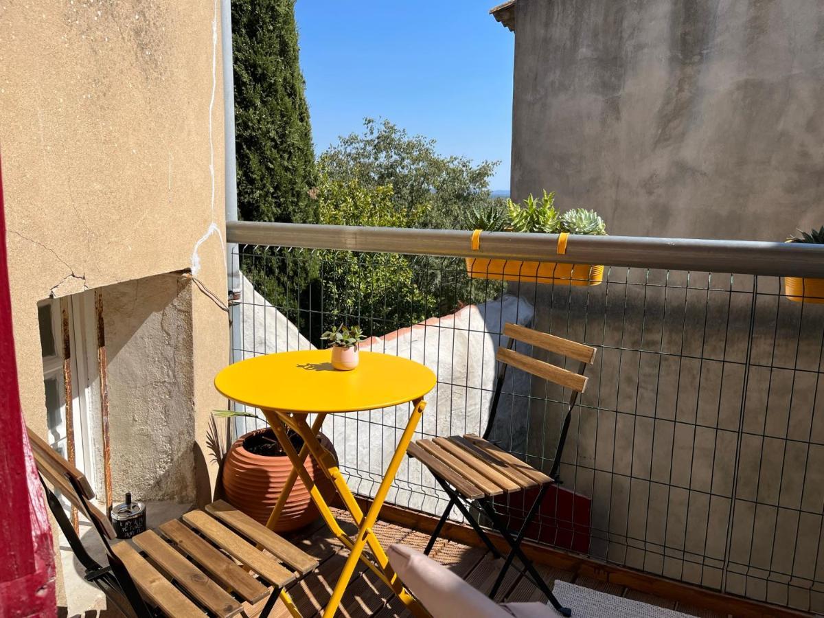 Atypique Lägenhet Châteauneuf-de-Gadagne Exteriör bild