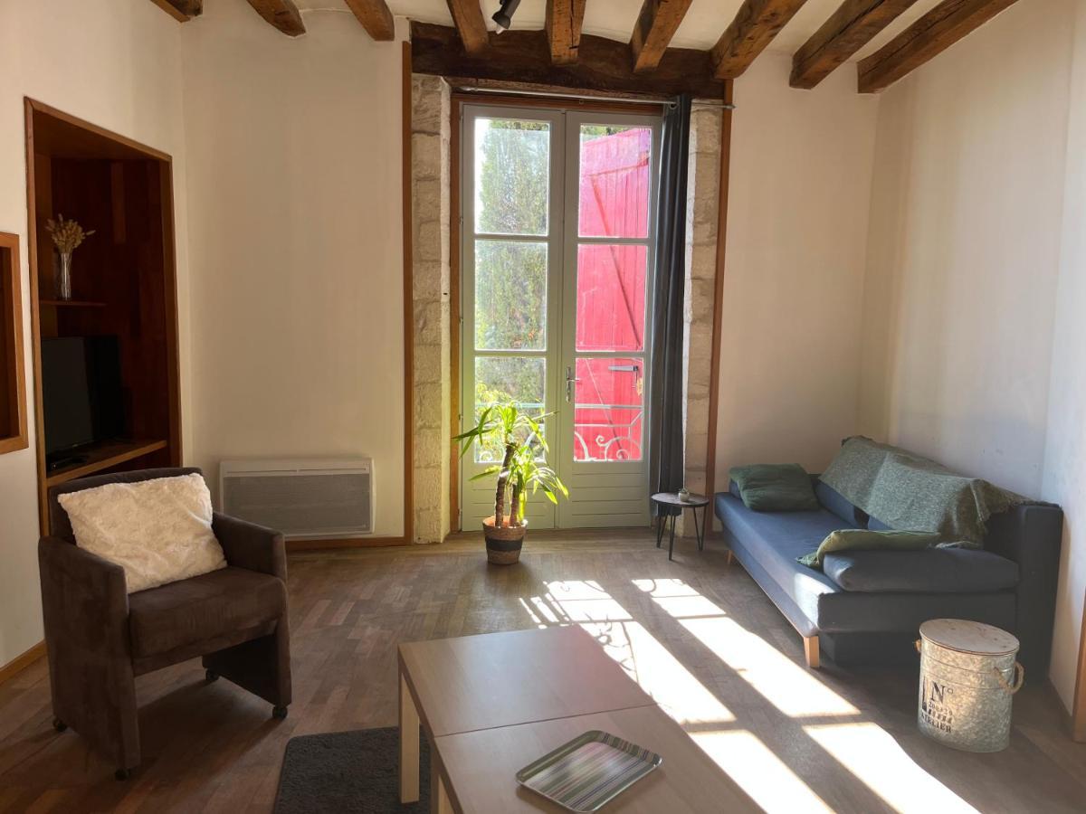 Atypique Lägenhet Châteauneuf-de-Gadagne Exteriör bild